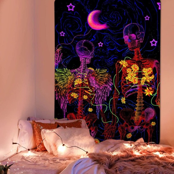Skull - UV Reactive Tapestry with Wall Hanging Accessories