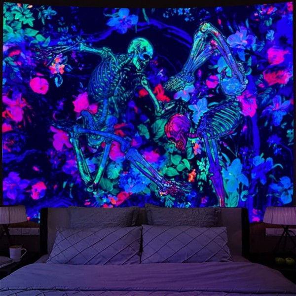 Skull - UV Reactive Tapestry with Wall Hanging Accessories