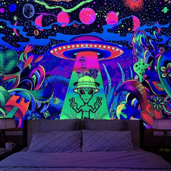 Alien - UV Reactive Tapestry with Wall Hanging Accessories